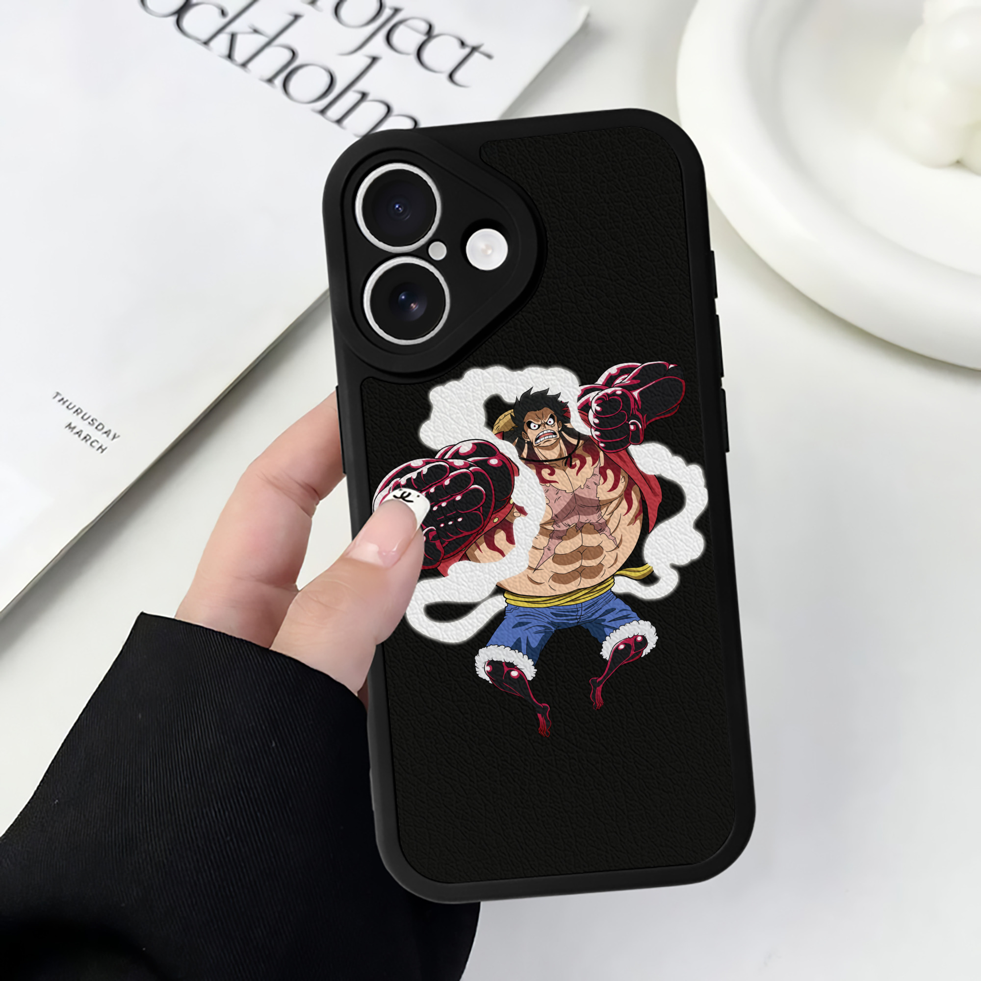 （画像用） ワンピース モンキー・D・ルフィ ONE PIECE Monkey D. Luffy 【iPhone 16シリーズ対応】シリコンスマホケース（レザー調） 材質：シリコン